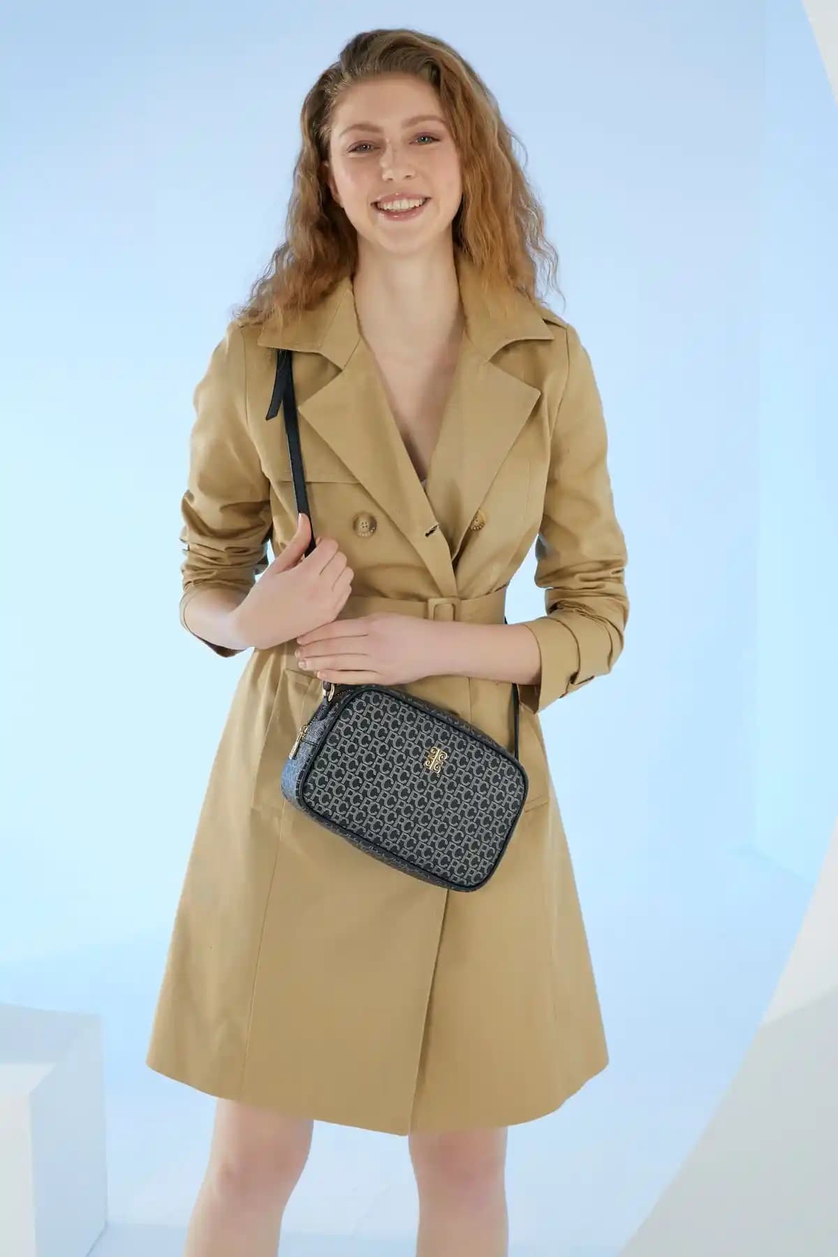 Pierre Cardin Küçük Alfabe Siyah Kadın Omuz Çantası ile Günlük Şıklığı Yakalayın