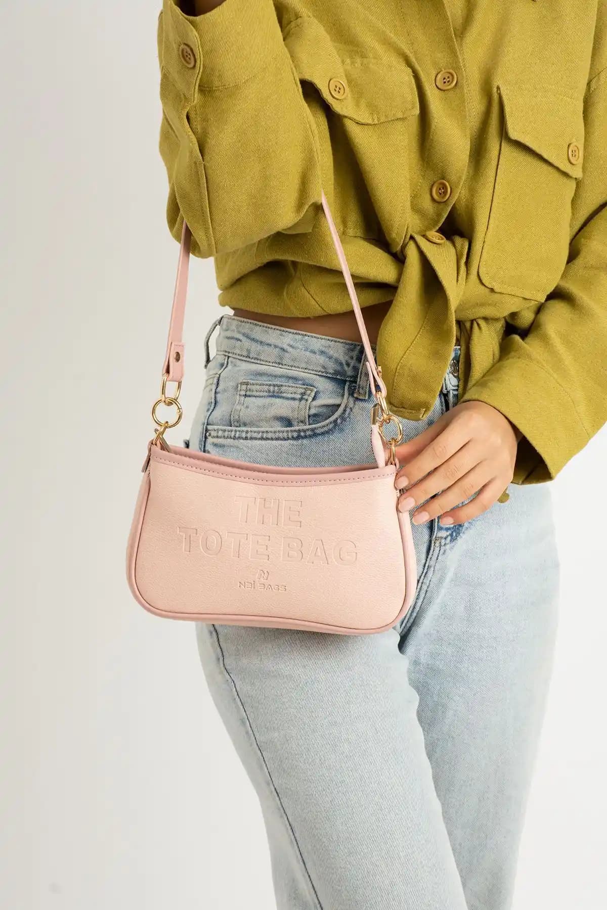 NBI TOTE BAG İncelemesi: Şıklığı ve Kullanışlılığı Bir Arada Sunan Gündelik Çanta