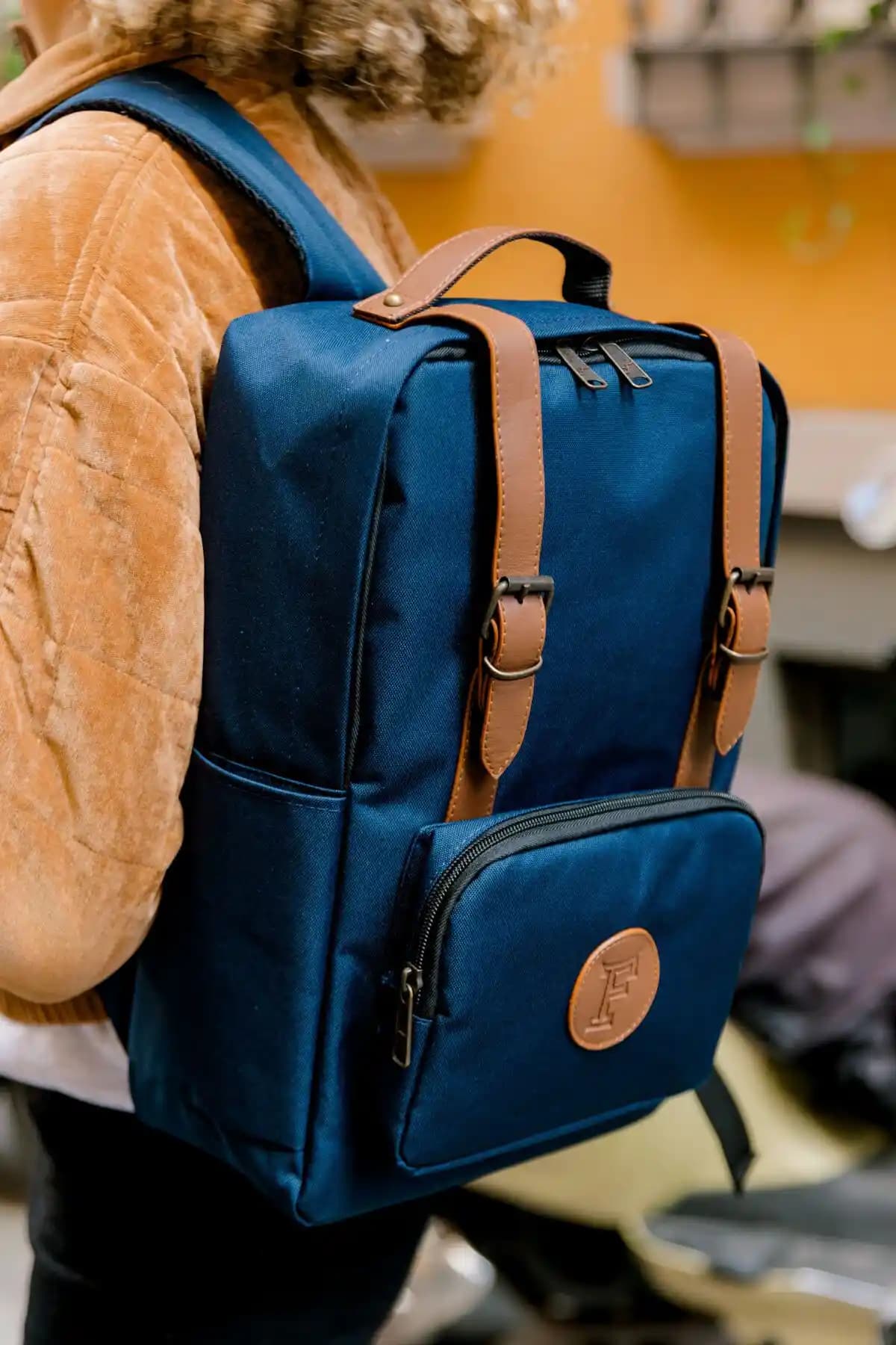 Fudela Bks Lacivert Sırt Çantası İncelemesi: Estetik ve Fonksiyonelliğin Buluşma Noktası