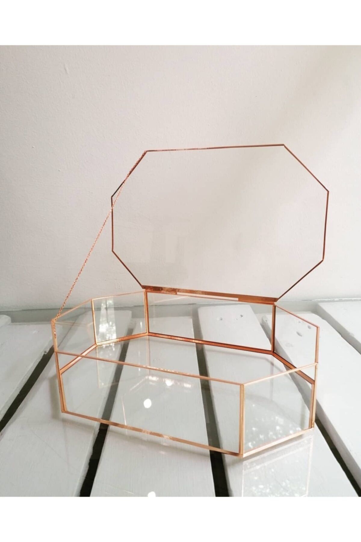 Gelinler İçin Şık Geometrik Model Cam Makyaj Kutusu: Fonksiyonel ve Estetik