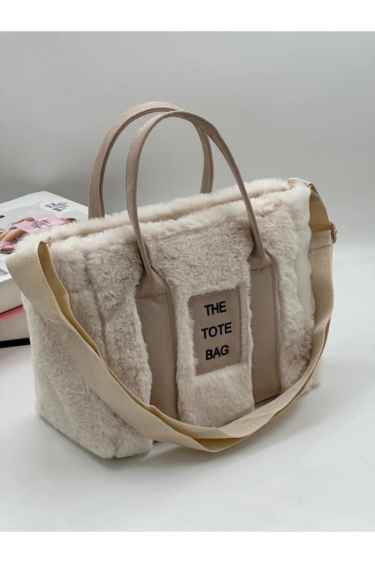 AngelBags Kadın Krem The Tote Bag: Şık ve Fonksiyonel Seçenekler Arasında