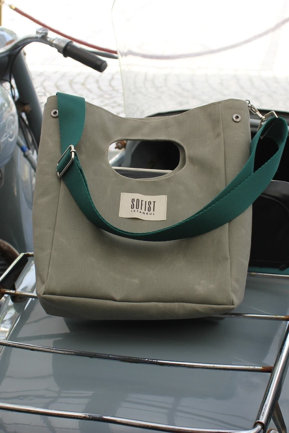 Sofist İstanbul Su Yeşili Mineur Waxed Canvas Tote Bag İncelemesi: Kullanışlı ve Şık
